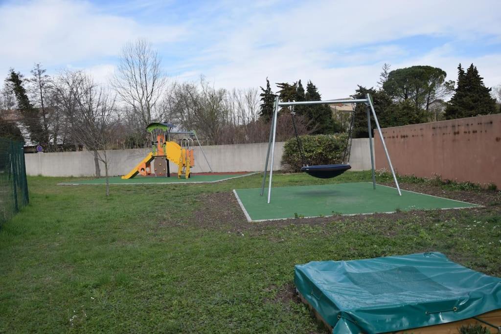 Le Petit Bonheur - Place Parking Privee - Clim - Terrasse - Piscine Partagee - Proche Parc Spirou Saint-Saturnin-lès-Avignon Eksteriør bilde