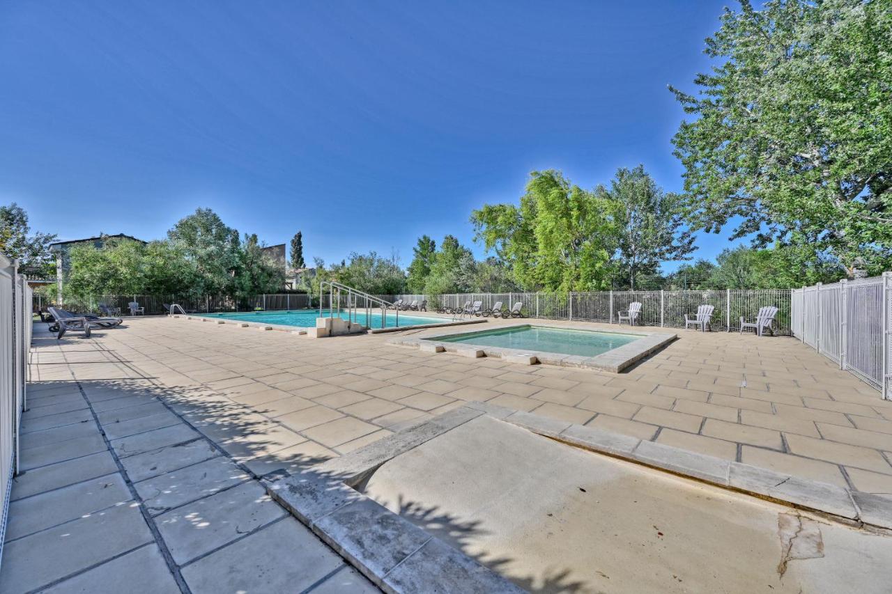 Le Petit Bonheur - Place Parking Privee - Clim - Terrasse - Piscine Partagee - Proche Parc Spirou Saint-Saturnin-lès-Avignon Eksteriør bilde