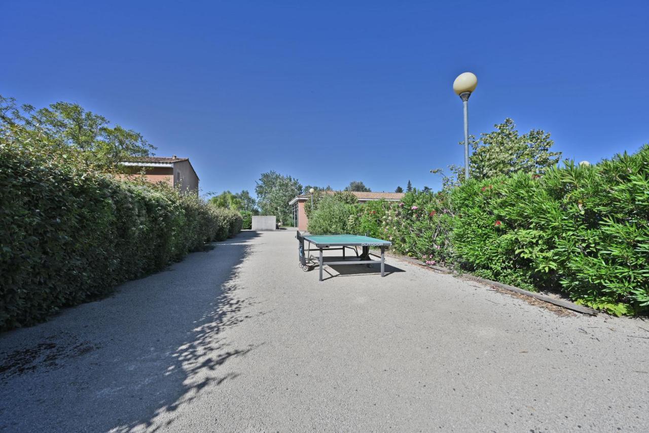 Le Petit Bonheur - Place Parking Privee - Clim - Terrasse - Piscine Partagee - Proche Parc Spirou Saint-Saturnin-lès-Avignon Eksteriør bilde